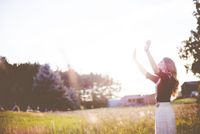 bild frau meditation